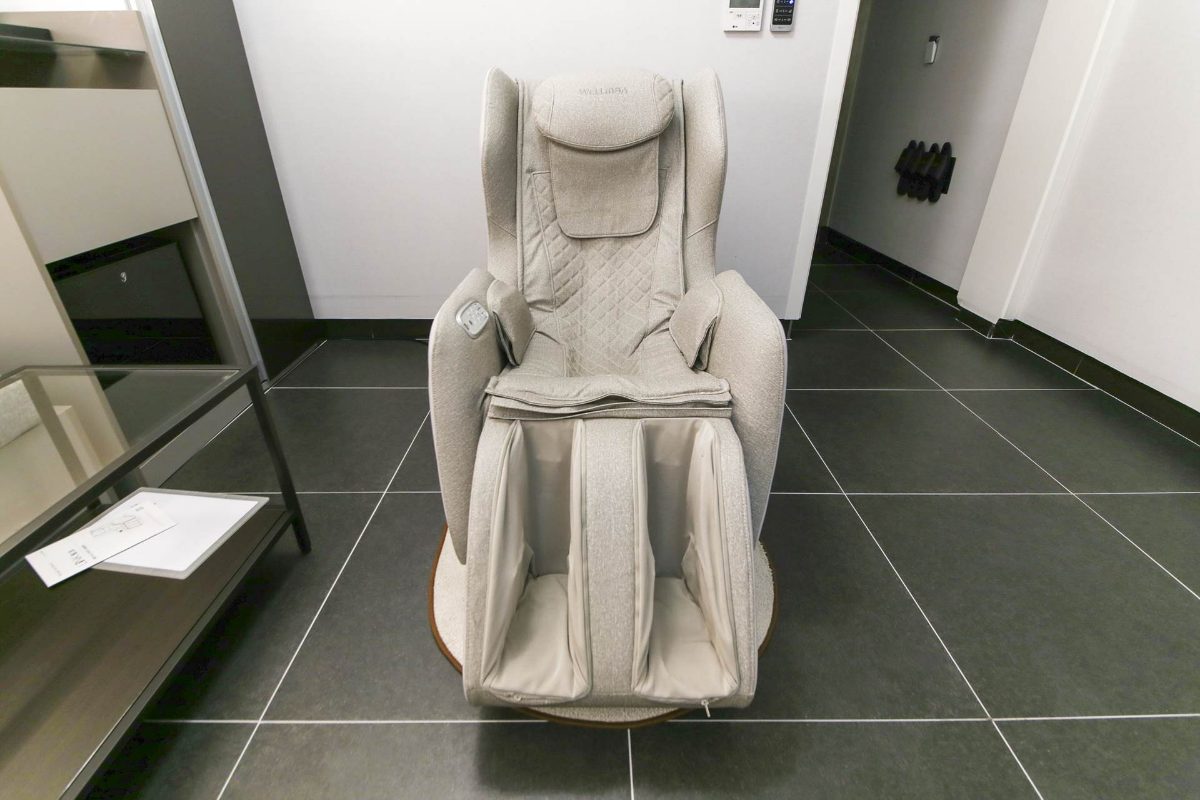 Semi-suite massage chair